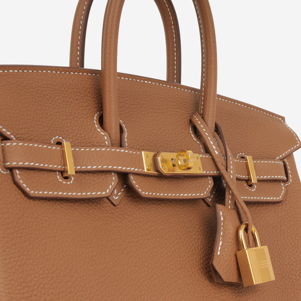 Regina 30 - Gold